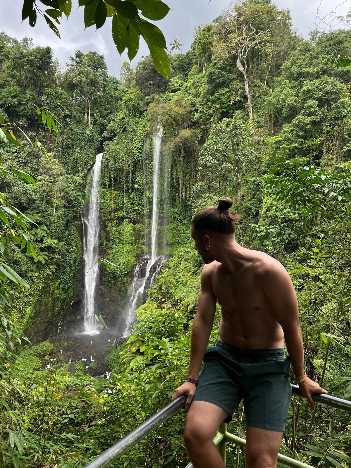 DOLPHINS+WATERFALLS+TEMPLE experience
