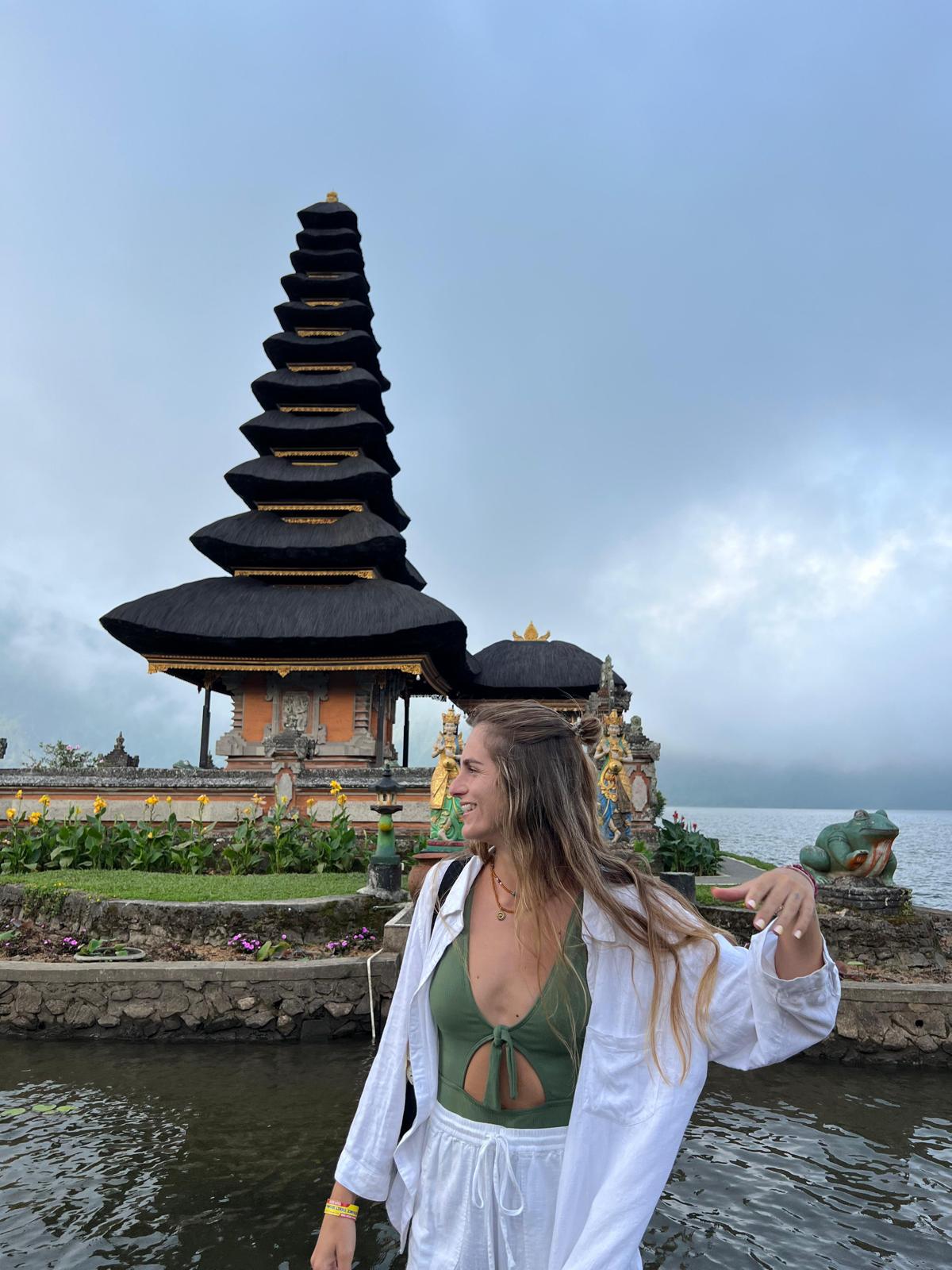 DOLPHINS+WATERFALLS+TEMPLE experience